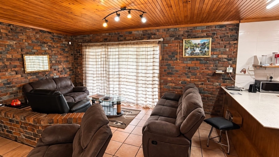 4 Bedroom Property for Sale in Pellissier Free State